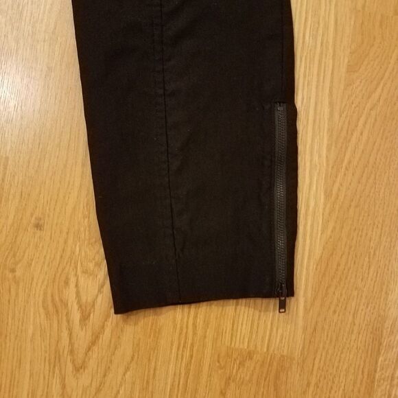 Nic + Zoe Crop Wonderstretch Pant w/ Zip Detail 8 - Picture 4 of 8